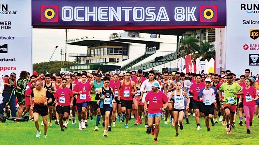 gente corriendo la ochentosa run